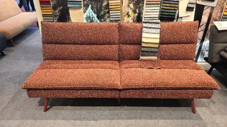 Custom contract grade hotel sofa with high Martindale fabric swatches in Foshan factory